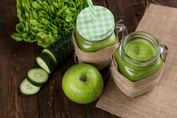 green smoothie with apple and cucumber